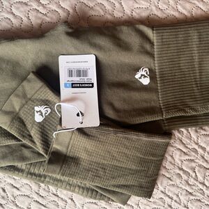 NWT Women’s Best Olive Power Seamless leggings khaki small